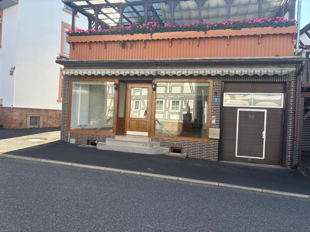 Außenansicht der CK Therapiepraxis in Cölbe während des Umbaus